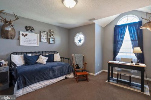 52 Oak Crest Dr, Richmond National Battlefiel VA  22835-1579 exterior