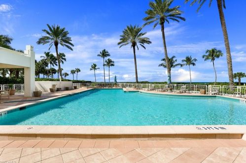 4601 Gulf Shore Blvd, Naples FL 34103-3467 exterior