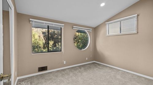 1942 Los Encinos Ave, Glendale CA  91208-2113 exterior