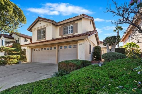 1550 Madrid Dr, Vista, CA 92081-5007
