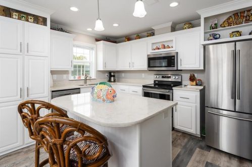 36 Le Mans Dr, Naples, FL 34112-9126