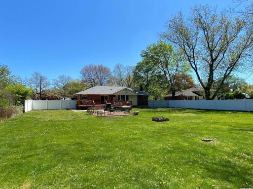 672 Larkfield Rd, Elwood NY  11731-5914 exterior