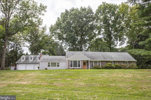 33 Jonathan Way, Washington Crossing, PA 18977-1035
