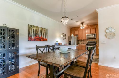 307 Regency Pl, Woodbridge NJ  07095-1032 exterior