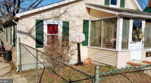 405 7th St, Laurel, DE 19956-1304