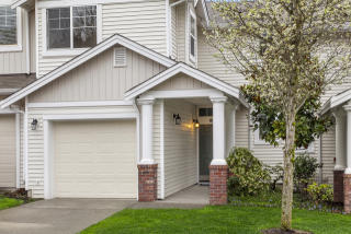 4811 Davis Pl, Seattle, WA 98055-7988
