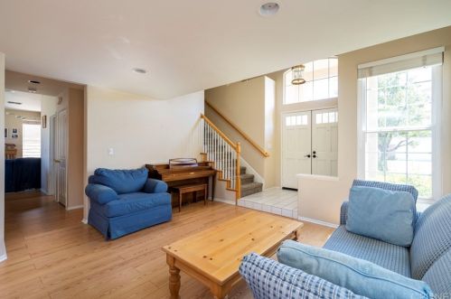 27543 Courtview Dr, Santa Clarita CA  91354-1601 exterior