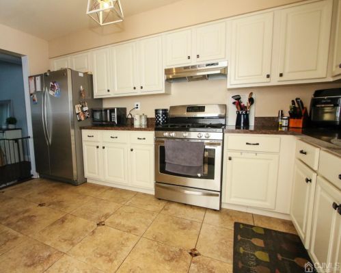 42 Front Ct, Old Bridge NJ  08857-1943 exterior