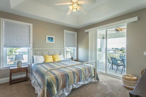 949 Gulf Beach Dr, Saint George Island FL  32328-3002 exterior