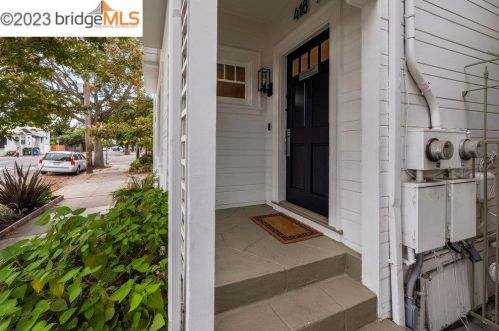 418 45 St, Oakland CA 94609-2135 exterior