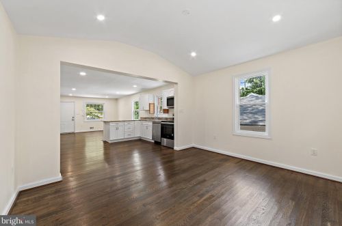 15906 Donald Curtis Dr, Woodbridge VA  22191-4250 exterior