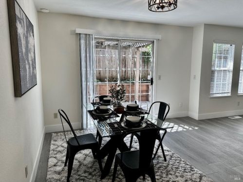 2647 Lago Oaks Dr, Santa Rosa CA  95405-9100 exterior