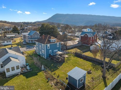 141 Funk St, Strasburg VA  22657-2403 exterior