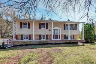32 Crosswind Dr, Shrewsbury, PA 17361-1837