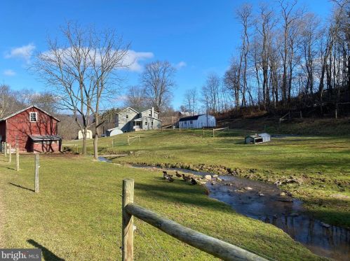 556 Rumshtown Rd, Lykens, PA 17048-8759