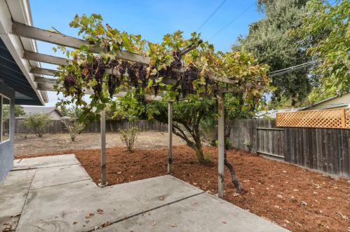 10 Clover Ct, Woodland CA  95695-3026 exterior