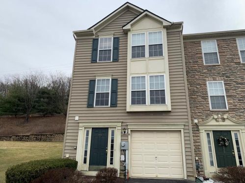 152 Knollwood Dr, Easton, PA 18042-7116
