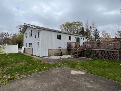 216 Prairie Dr, Babylon, NY 11703-1002