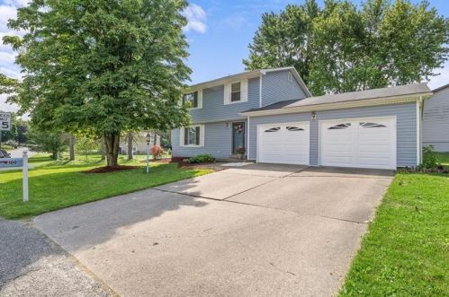 100 Wayne Dr, Cranberry Township, PA 16066-7326