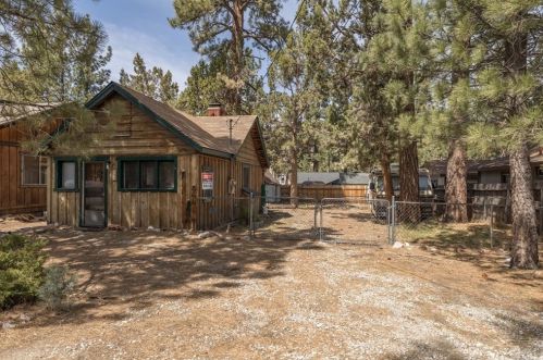 541 Elysian Blvd, Big Bear City, CA 92314-8932