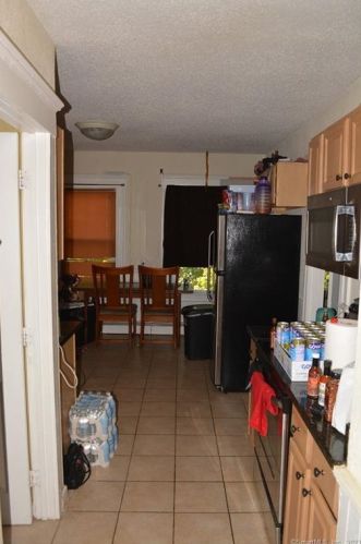 356 Chestnut St, New Britain CT 06051-2307 exterior