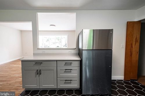 415 Liberty St, Charles Town WV  25414-1827 exterior