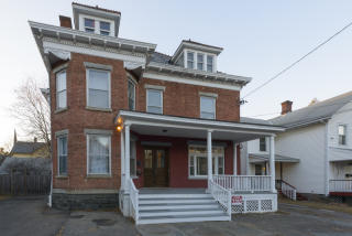 83 Downs St, Kingston, NY 12401-3548
