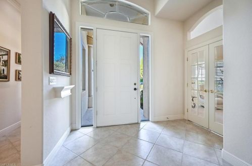 5138 Kensington High St, Naples, FL 34105-5649