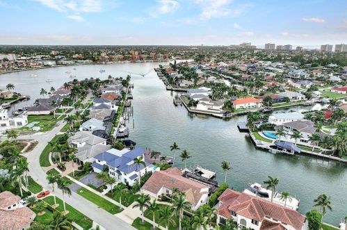665 Rockport Ct, Marco Island, FL 34145-6837