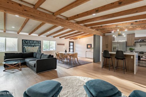 5821 10 St, Phoenix AZ 85087-7350 exterior