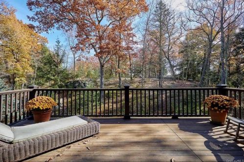 18 Patterson Brook Rd, Tuxedo Park NY  10987-4121 exterior