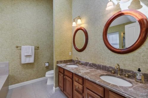 40 Briarbrook Dr, Briarcliff NY  10510-2075 exterior