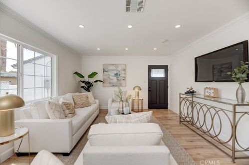 7812 Peachtree Ave, Van Nuys CA  91402-6514 exterior