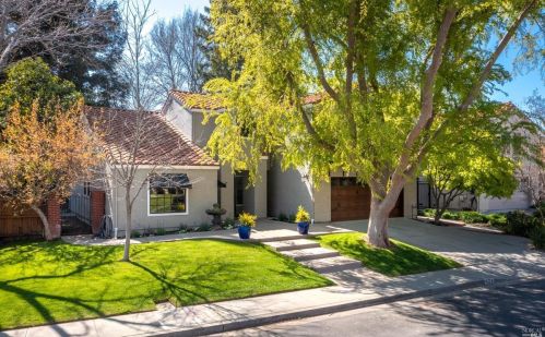 424 Stanford St, Vacaville CA  95687-4653 exterior