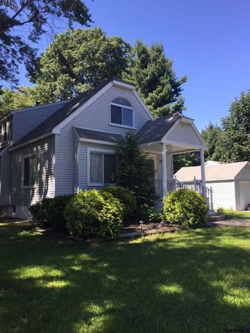 11 Steers Ave, Schenectady, NY 12304-1719