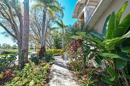5040 Yacht Harbor Cir, Naples, FL 34112-6477