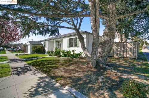 5925 Fresno Ave, Richmond, CA 94804-5645
