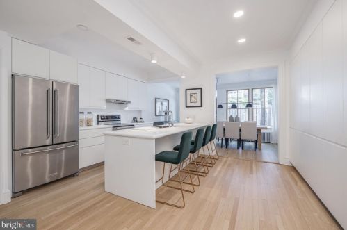 3843 Beecher St, Washington DC 20007-1802 exterior