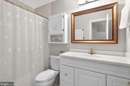 6010 Rdg Frd Dr, Springfield VA 22015-3651 exterior