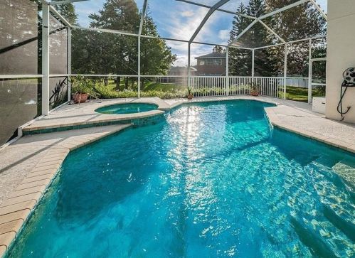 1673 Oak Park Ct, Tarpon Springs FL  34689-3891 exterior