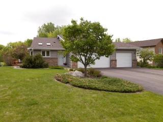 1814 Walnut Ln, Saint Paul, MN 55122-2434