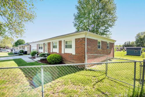 1069 Kelly Dr, Hebron, OH 43025-9505