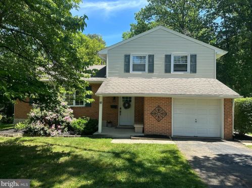 17 Cambridge Rd, Blenheim, NJ 08012-1425