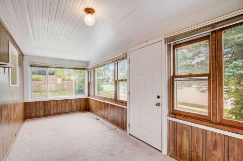 522 Forest St, Oconomowoc, WI 53066-3813
