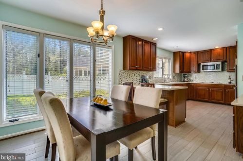 9111 Meadowcreek Ln, Lorton VA  22079-3238 exterior