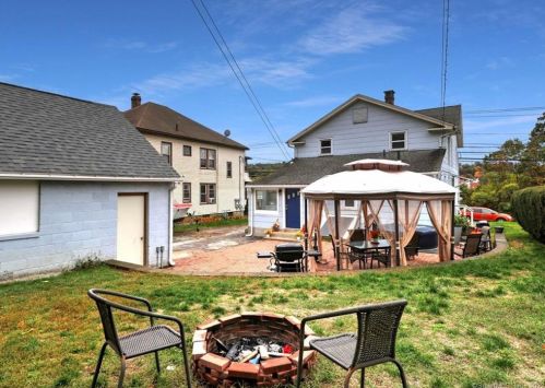 114 New Haven Ave, Derby CT 06418-2161 exterior