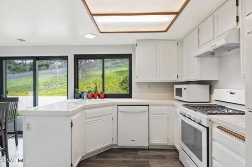 525 Dorado Ct, Calabasas CA  91377-3850 exterior