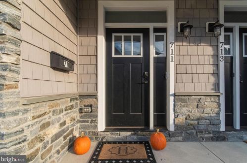 711 Mill St, Norristown, PA 19405-1106