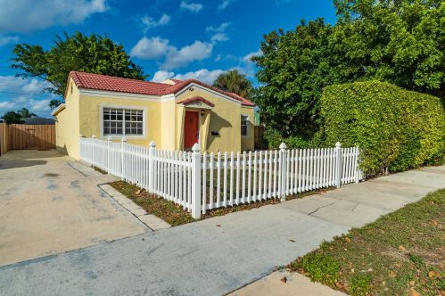 341 Hawthorne Dr, West Palm Beach, FL 33403-2731