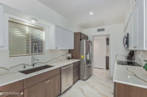 7204 Camino Vecino, Tucson AZ 85715-3418 exterior